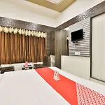 Oyo 11610 Hotel Shreenath