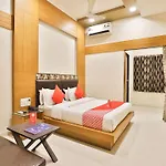 Oyo 11610 Hotel Shreenath