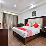 Oyo 4938 Hotel Dev Aadi
