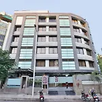 Oyo 4938 Hotel Dev Aadi