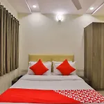 Oyo 26999 Hotel Sg