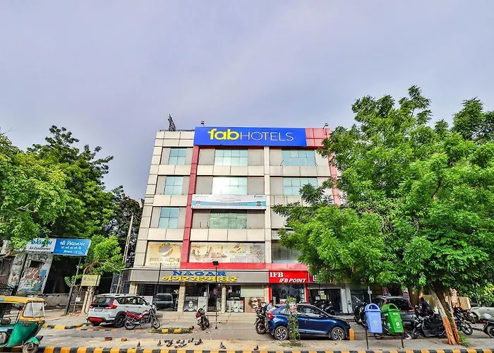 Leo Hotel