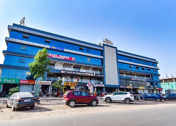 Fabhotel Shree