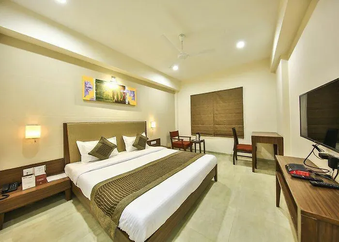 Fabhotel Flora Vastral