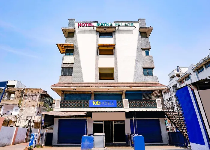Fabhotel Ratna Palace