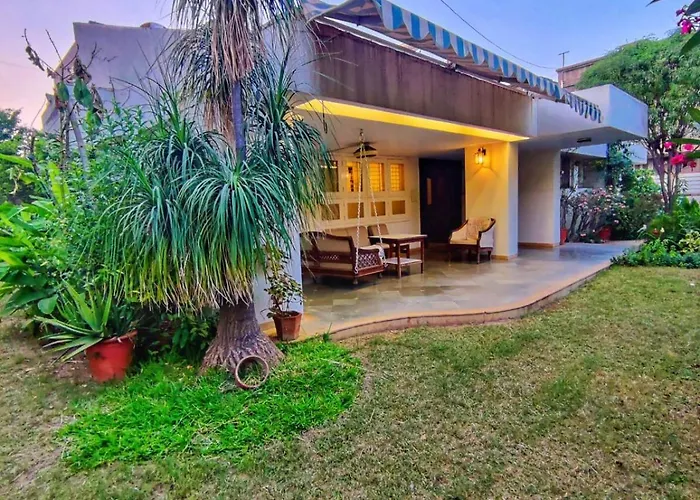 La Shangrila Charming City Center Villa