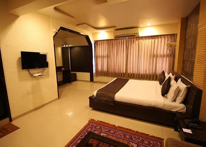 Oyo Premium Law Garden C G Road