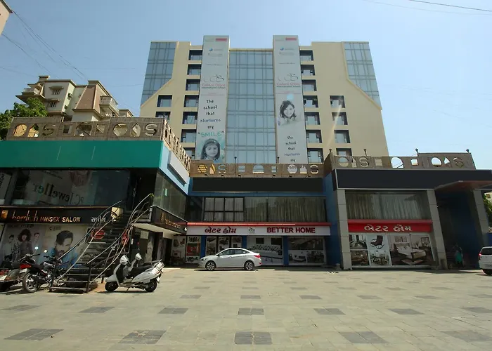 Oyo 8786 Hotel Maan Residency