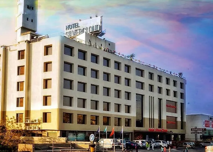 Silvercloud Hotel And Banquets