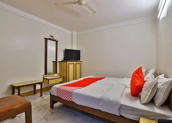 Oyo 28667 Hotel Moti Mahal
