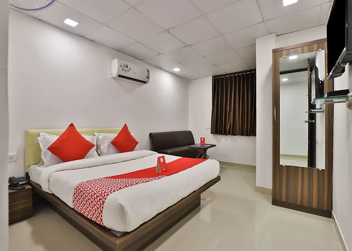 Oyo 12229 Hotel Sarvagya