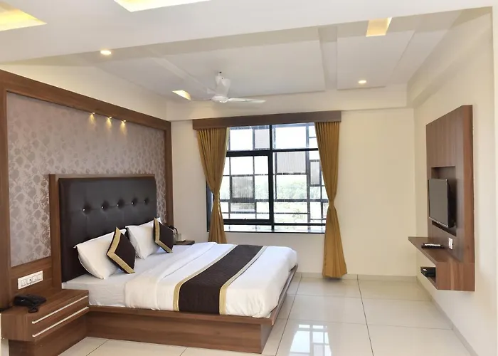 Hotel Royal Square By Sky Stays