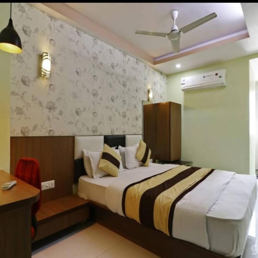 Hotel Satellite *