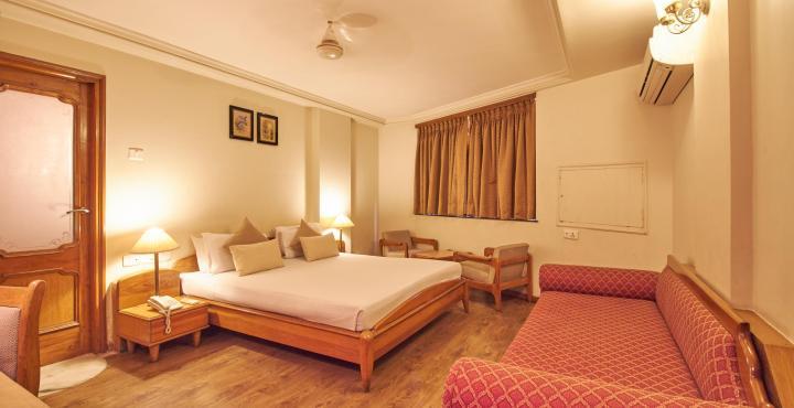 Pinnacle Hotel 3*