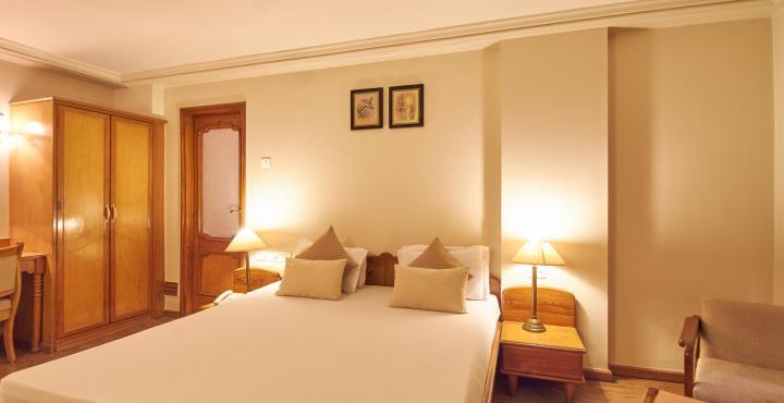Pinnacle Hotel
