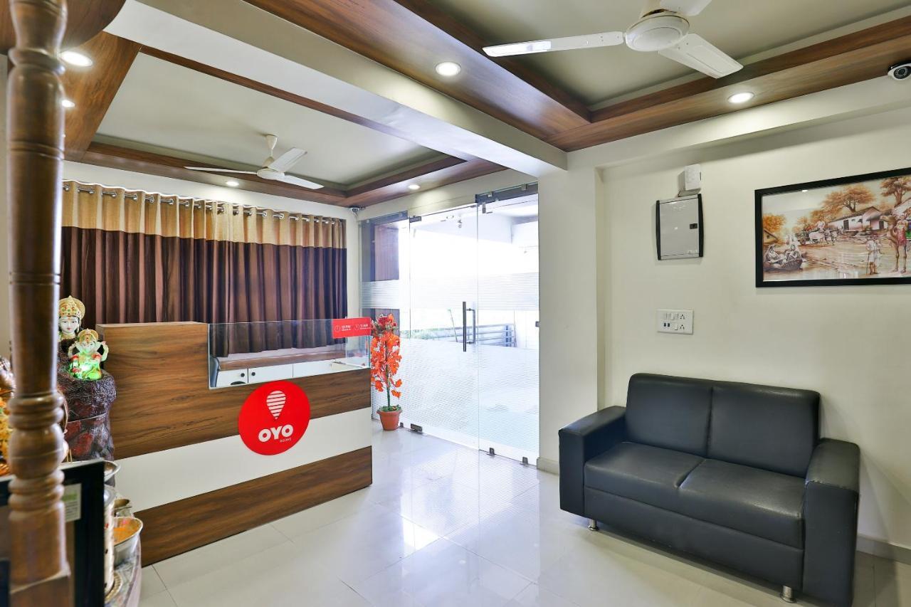Hotel Oyo 15417 Red Rose Ahmedabad