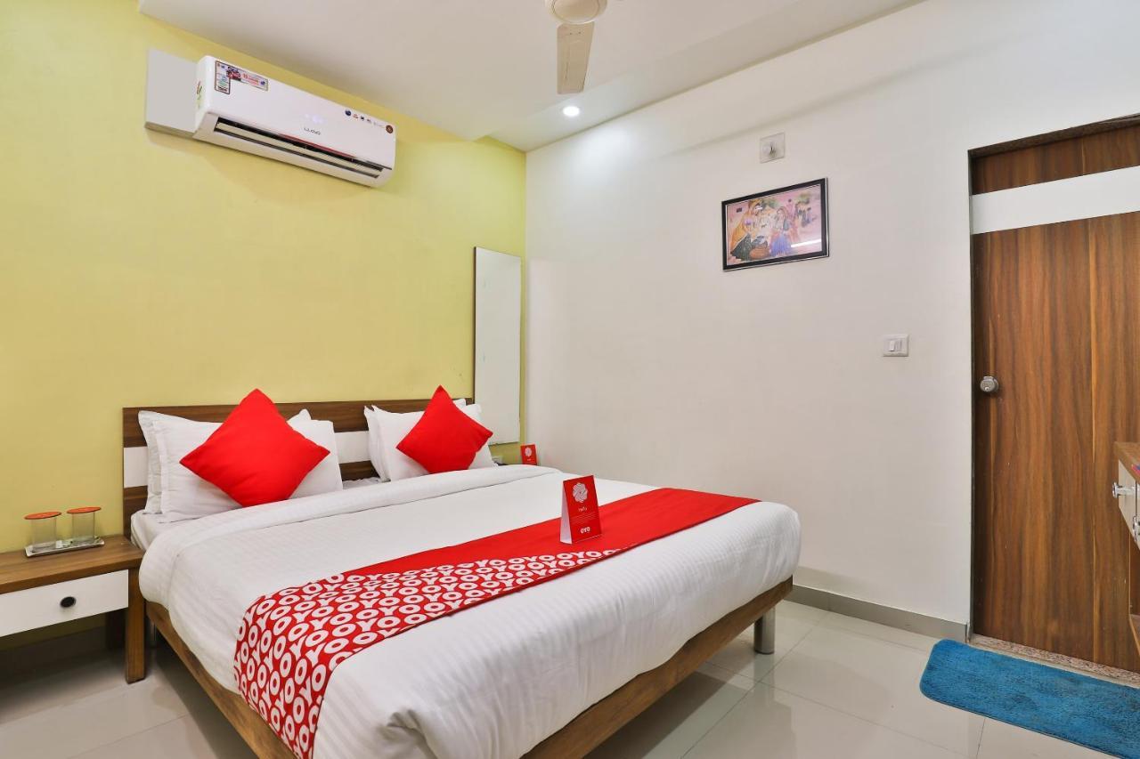 Oyo 15417 Red Rose Hotel