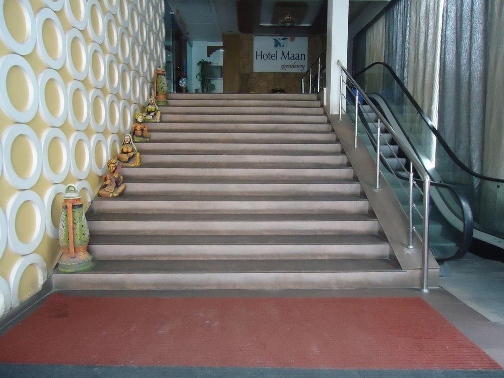 Hotel Maan Residency Satellite Road 3*