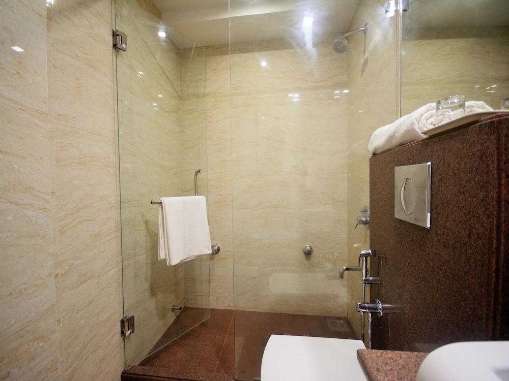 Naeeka Hotel