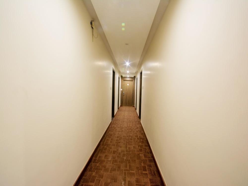 Naeeka Hotel 3*
