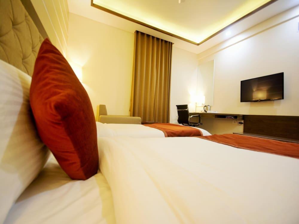 Naeeka Hotel 3*