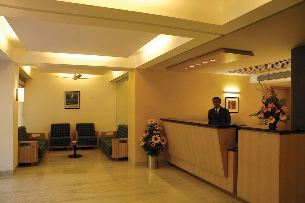 Hotel Skylon 2*
