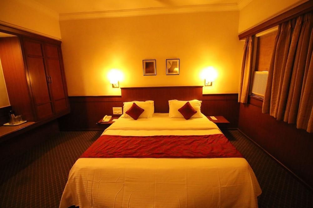 Skylon Hotel 2*
