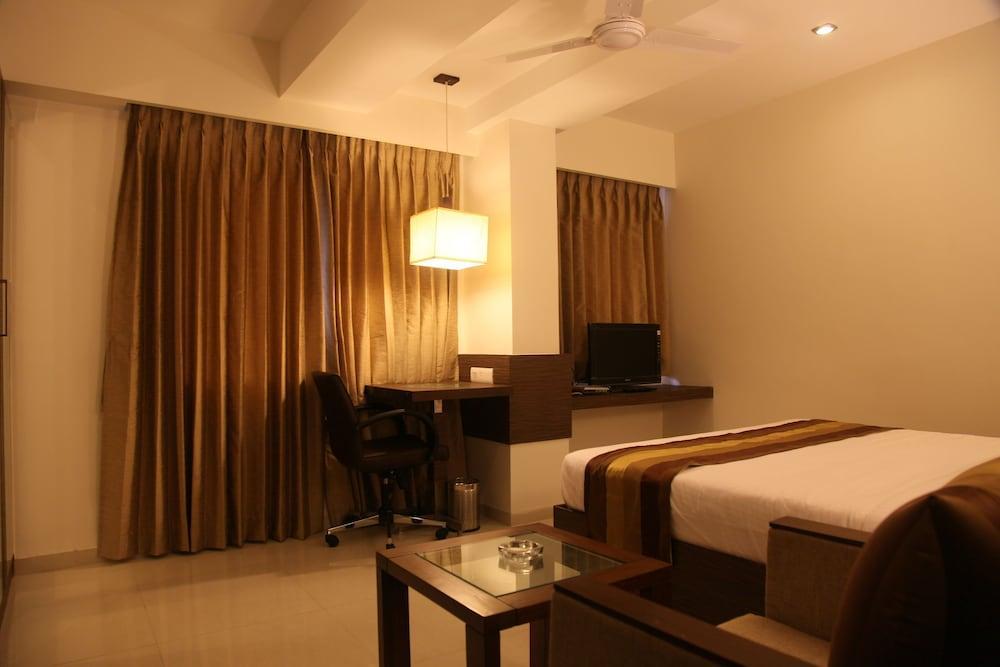 Le Grande Residency -unmarried Couples Are Not Allowed Ahmedabad