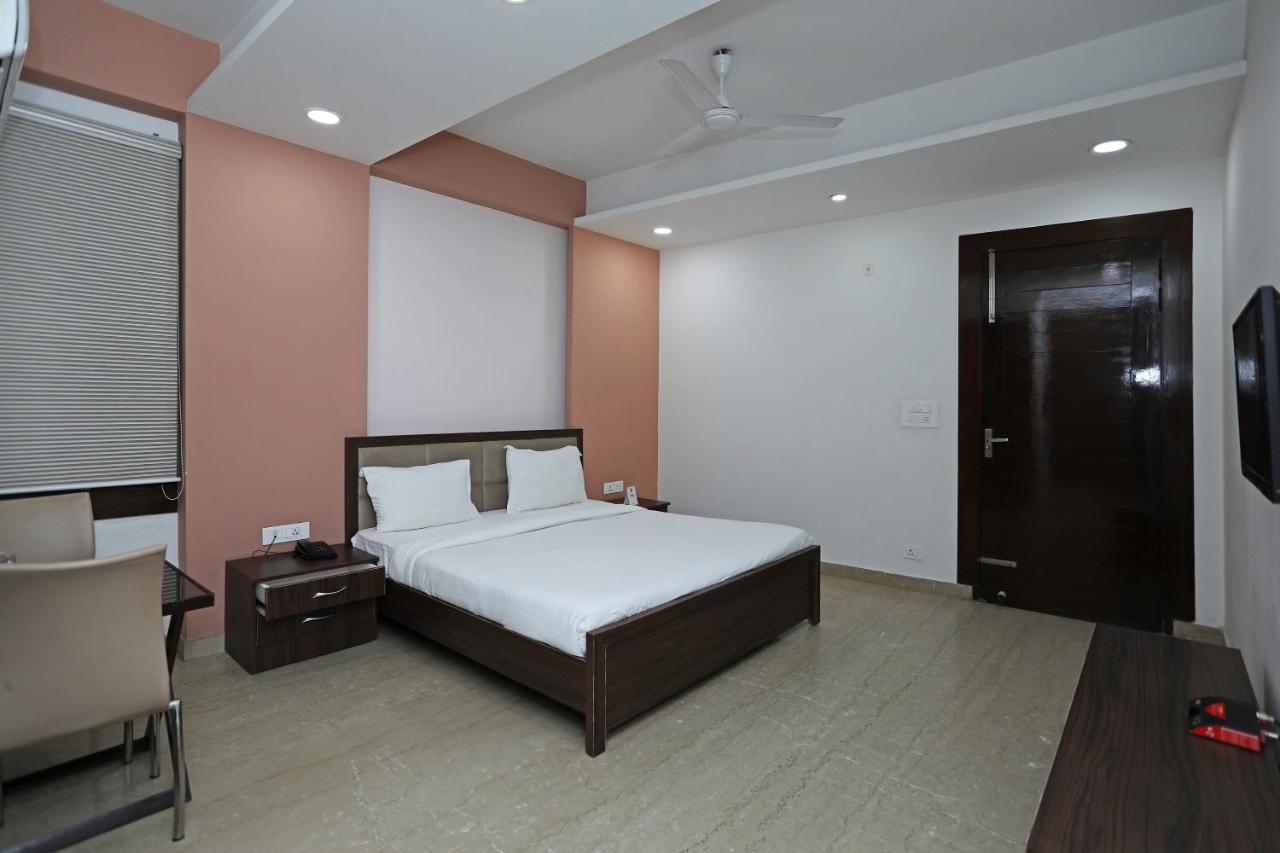Spot On 73208 Devam Hotel