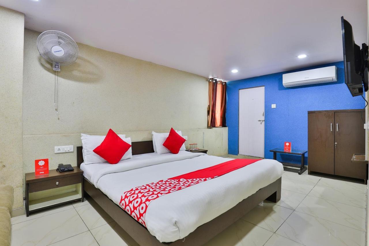 Vaccinated Staff- Oyo 8692 Vibrant Regency Hotel 3*