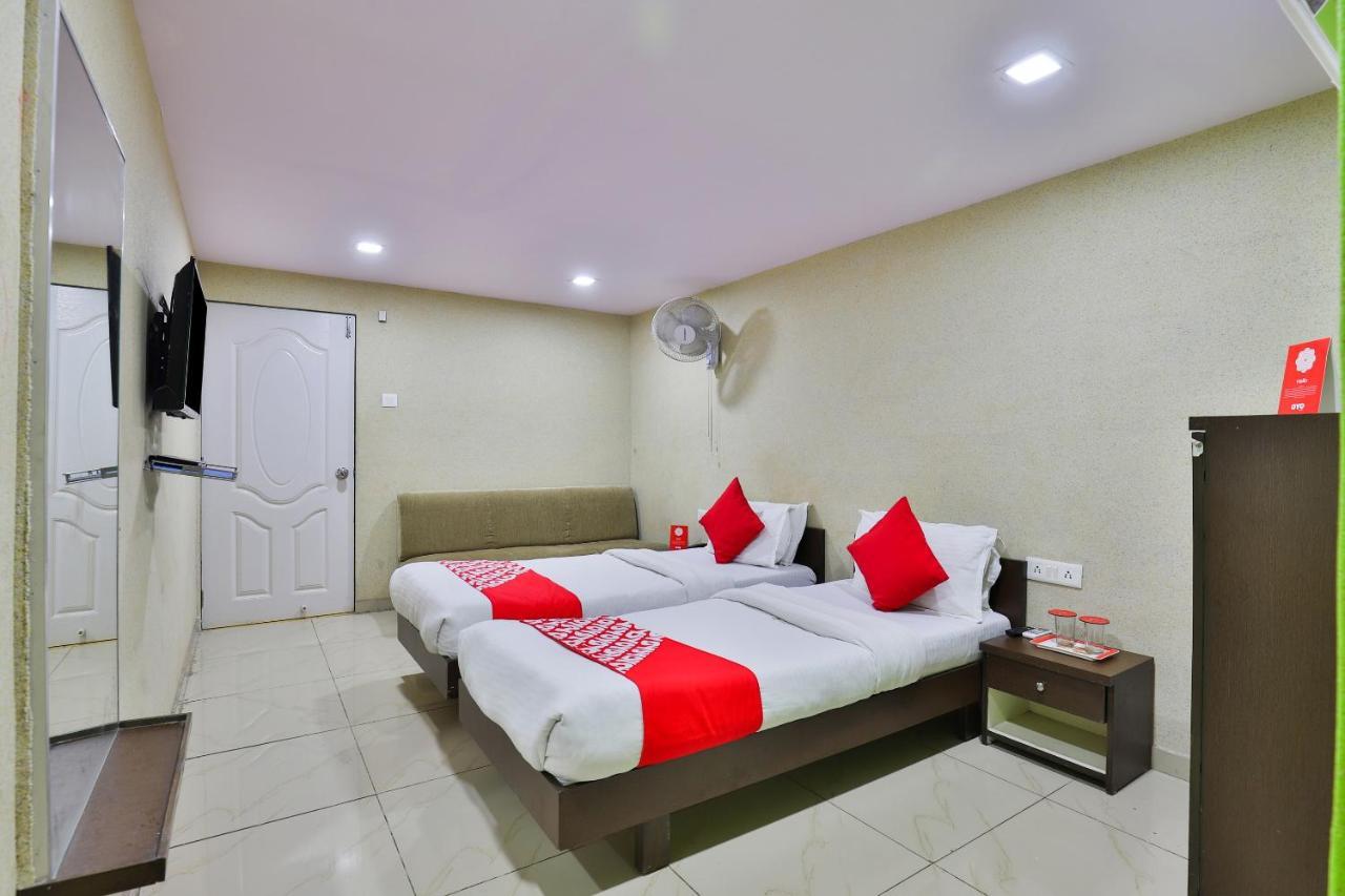 Vaccinated Staff- Oyo 8692 Vibrant Regency 3* Ahmedabad