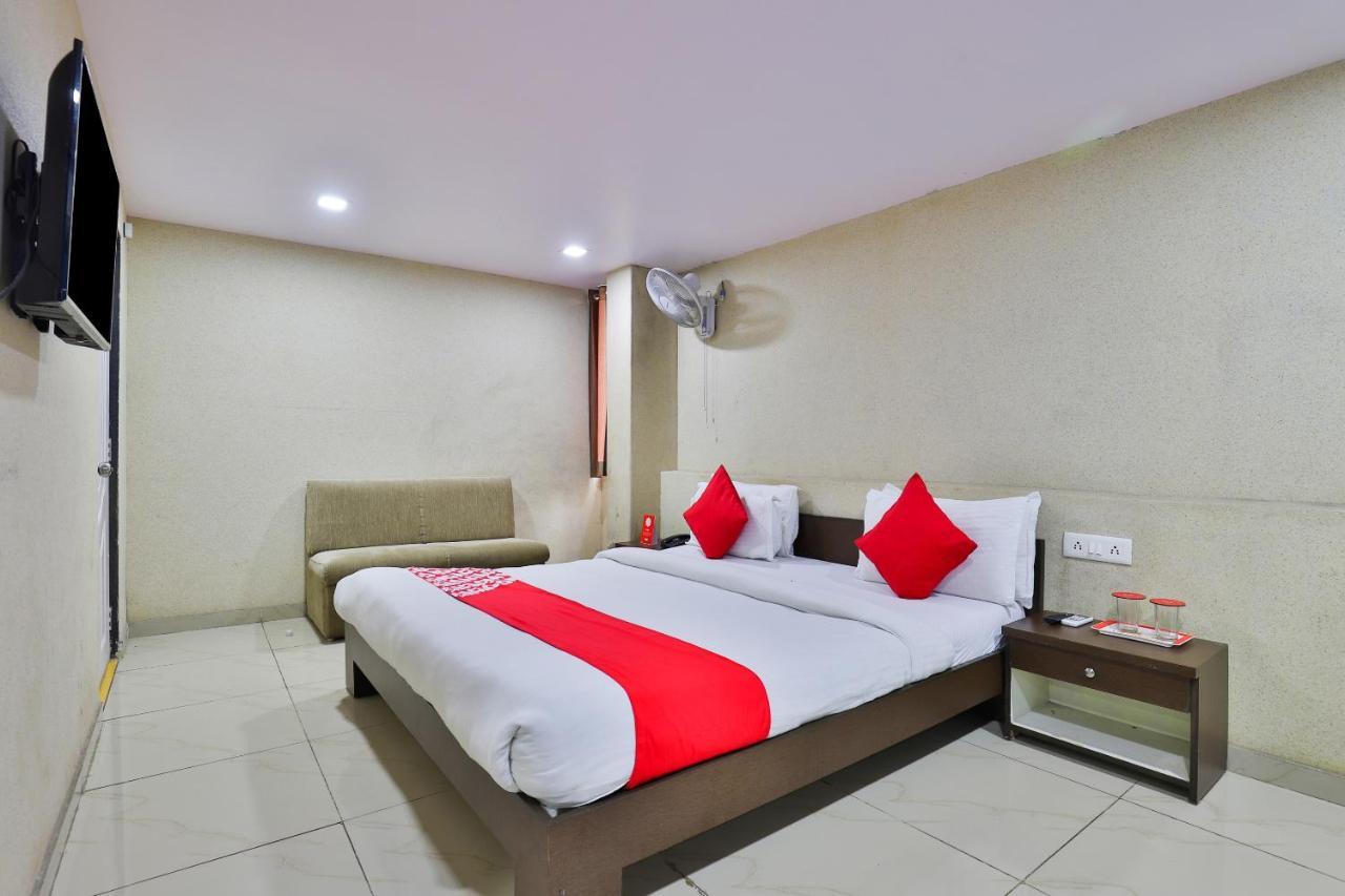Vaccinated Staff- Oyo 8692 Vibrant Regency Hotel 3*