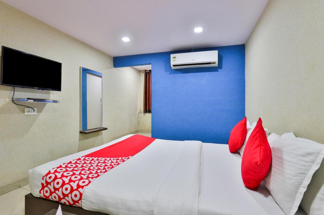 Vaccinated Staff- Oyo 8692 Vibrant Regency 3*