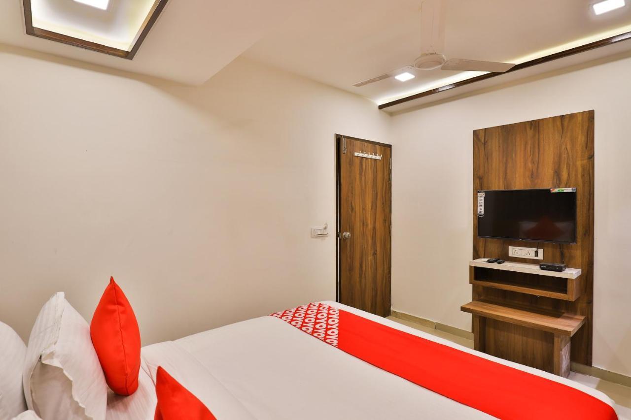 Oyo 24950 Shree Balaji Residency 3*