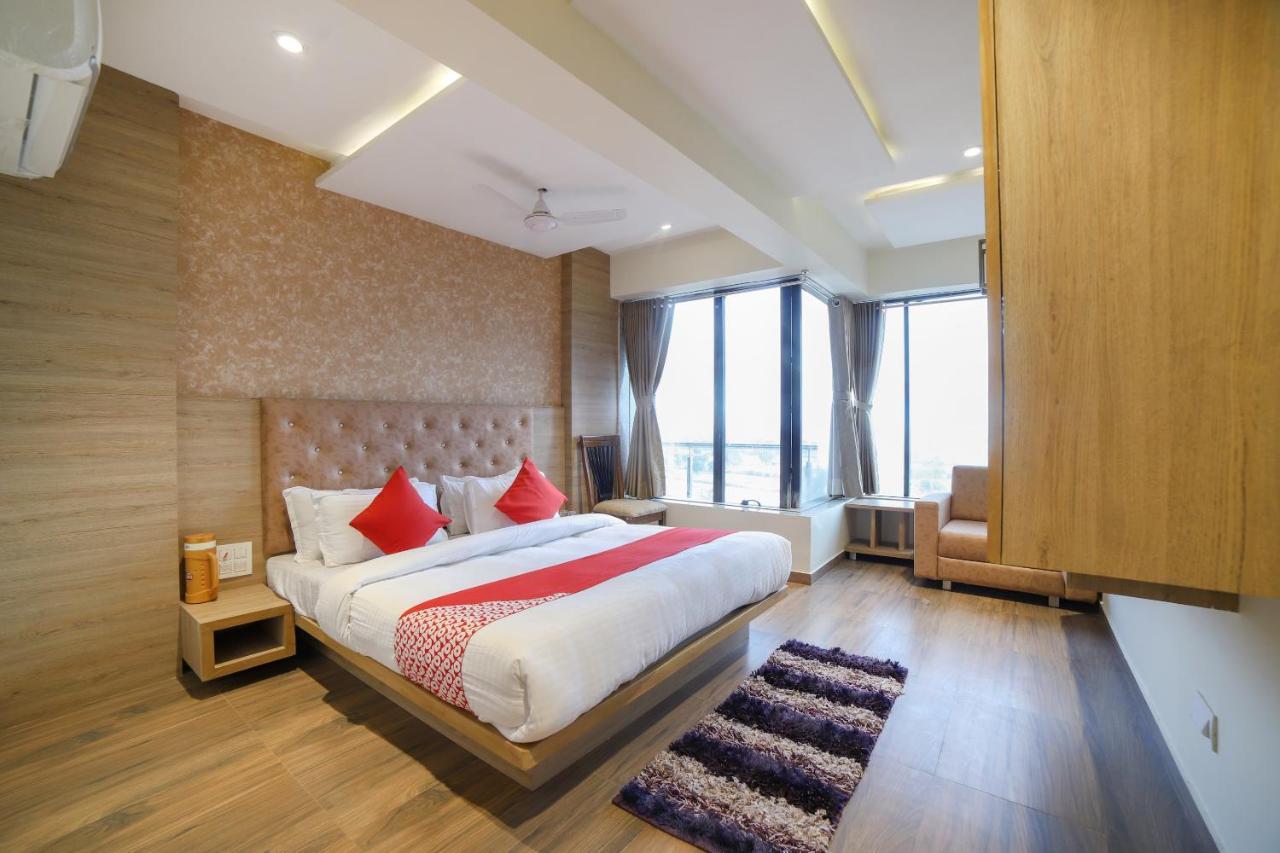 Oyo 35659 Kingsway Hotel Ahmedabad