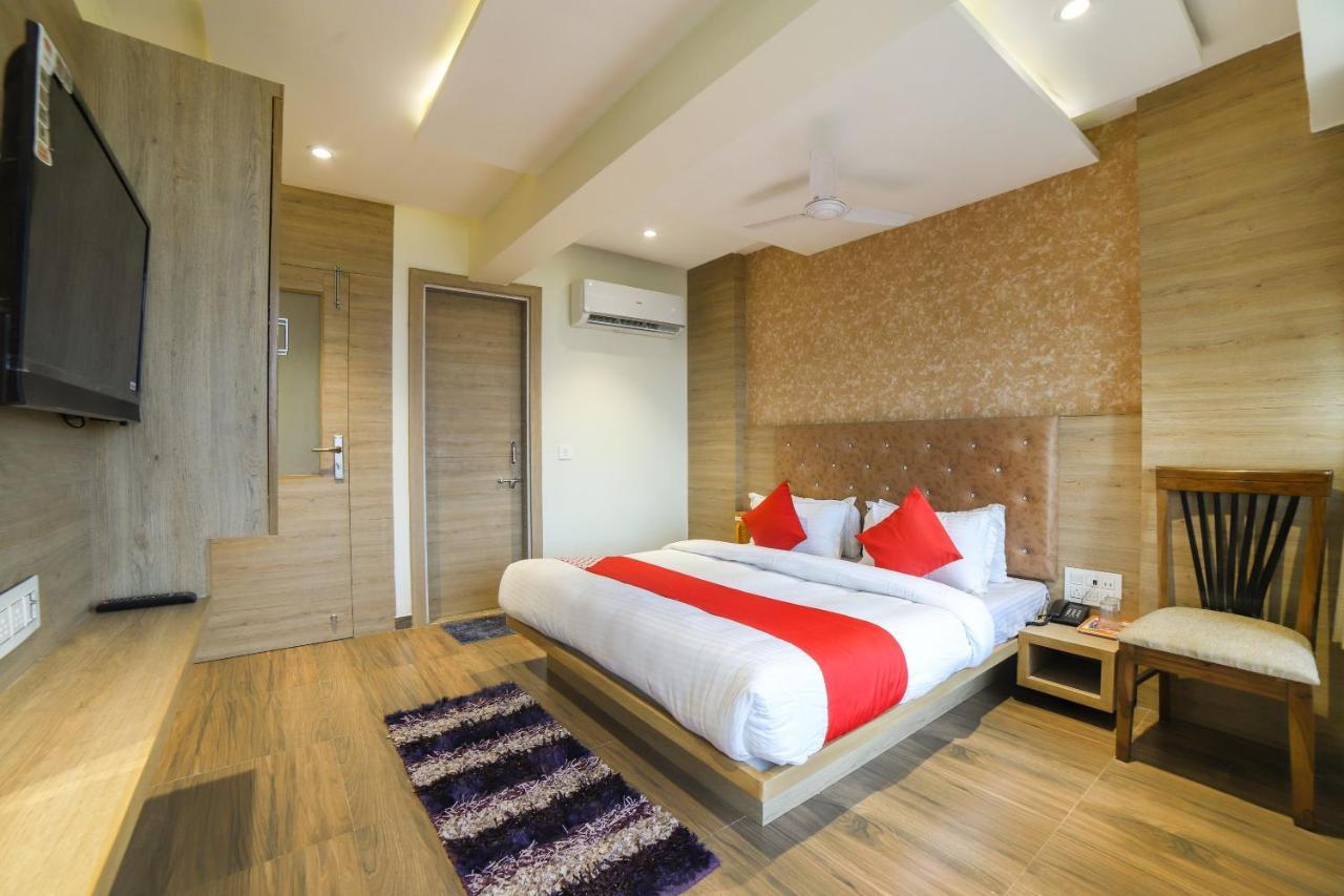 Hotel Oyo 35659 Kingsway Ahmedabad