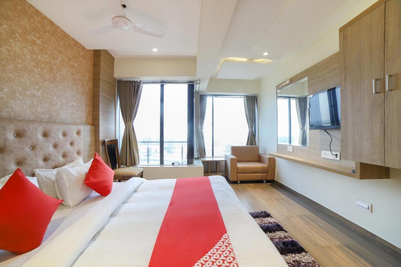 Oyo 35659 Kingsway Hotel Ahmedabad