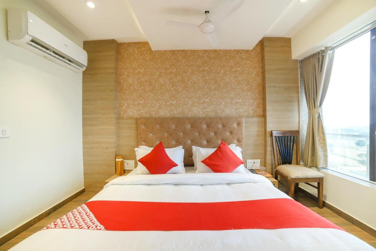 Oyo 35659 Kingsway Hotel Ahmedabad