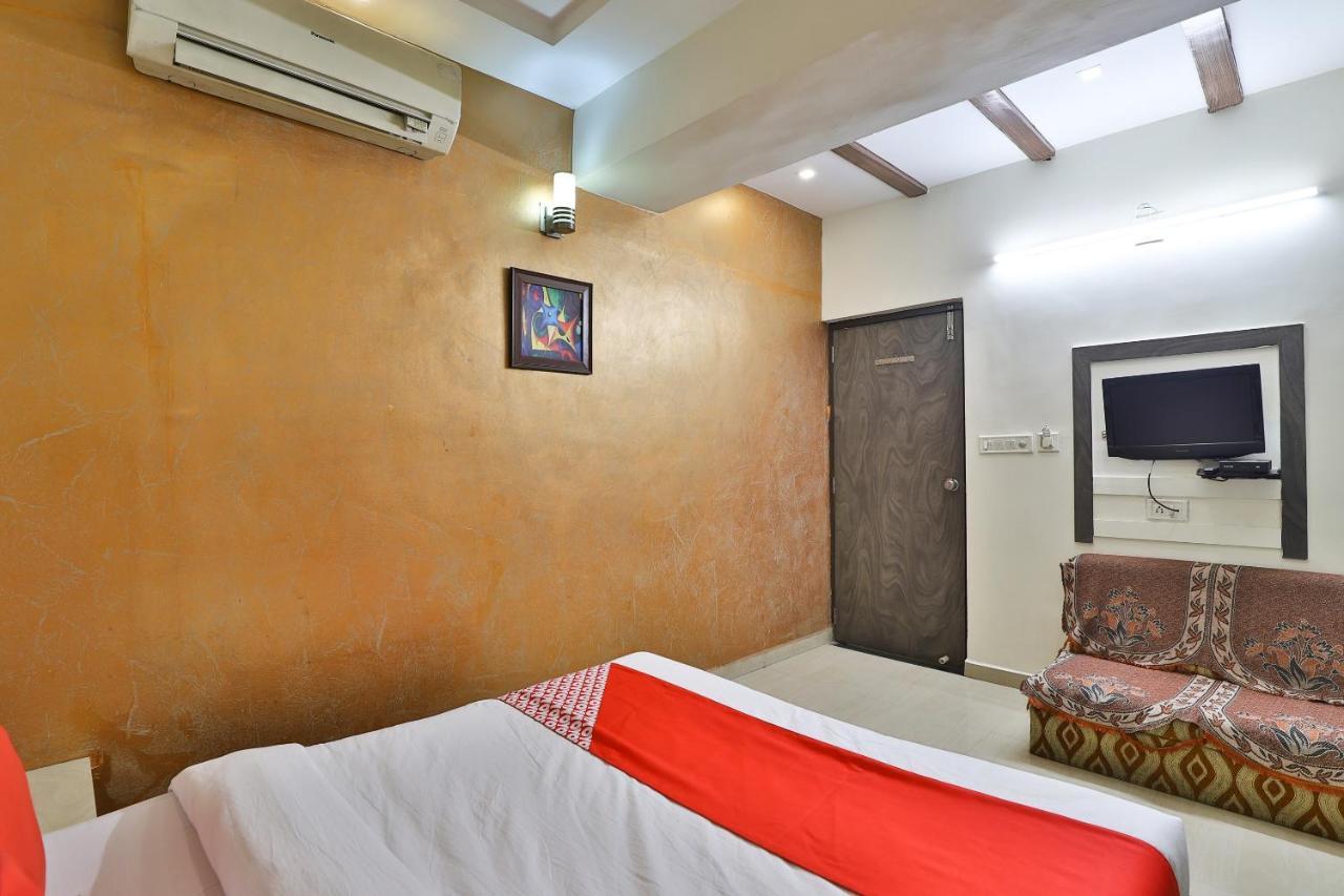 Hotel Oyo 2174 Radhey Ahmedabad