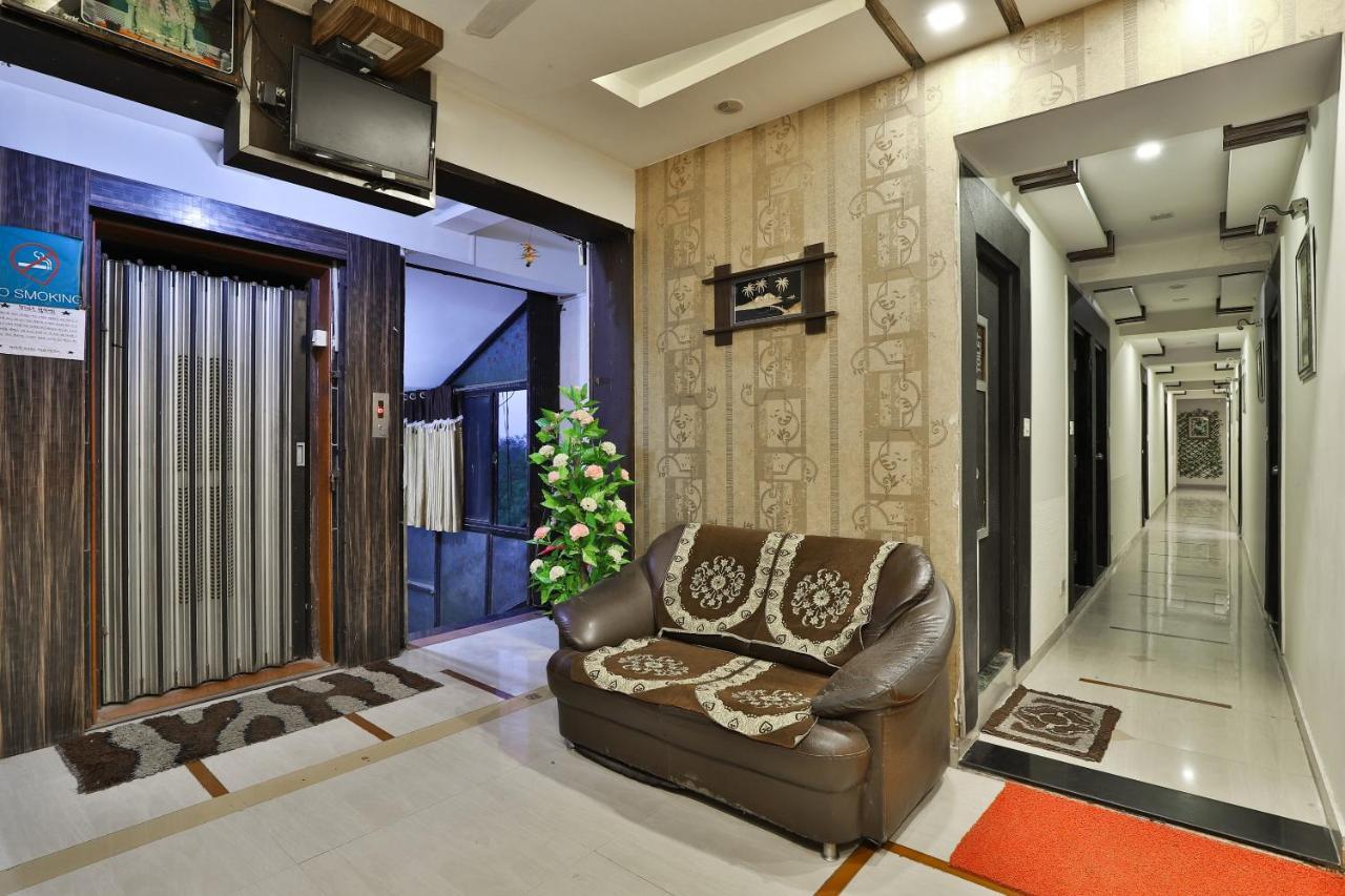 Hotel Oyo 2174 Radhey 3*
