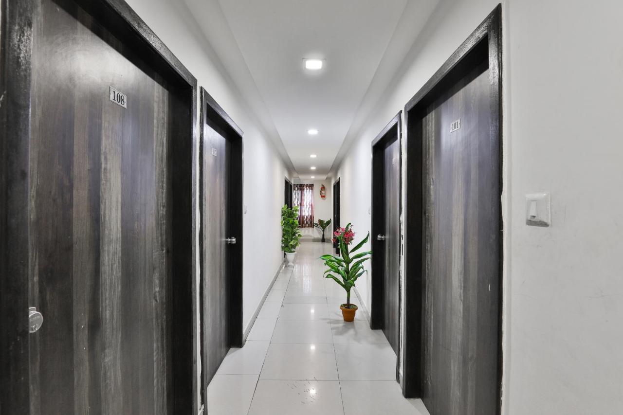 Oyo 9591 Neel Kamal Hotel