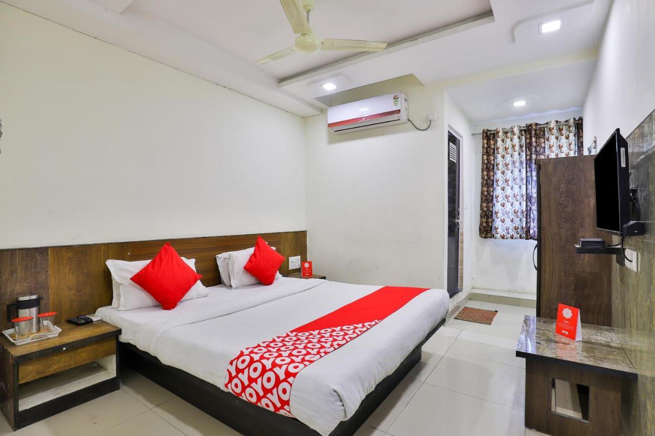 Oyo 9591 Neel Kamal Ahmedabad