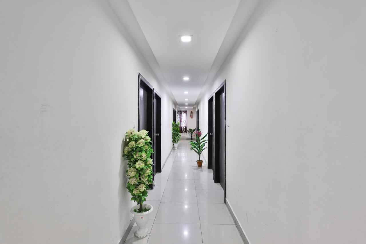 Hotel Oyo 9591 Neel Kamal Ahmedabad