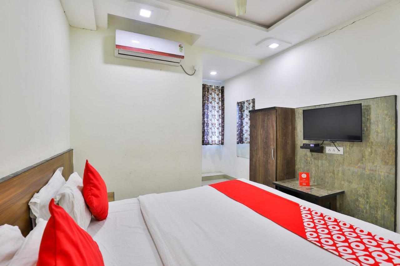 Oyo 9591 Neel Kamal Hotel 3*