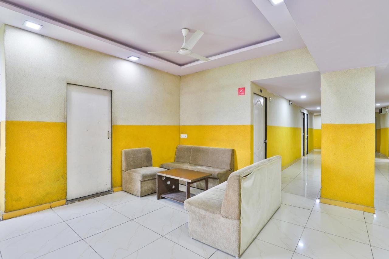 Hotel Vaccinated Staff- Oyo 8692 Vibrant Regency