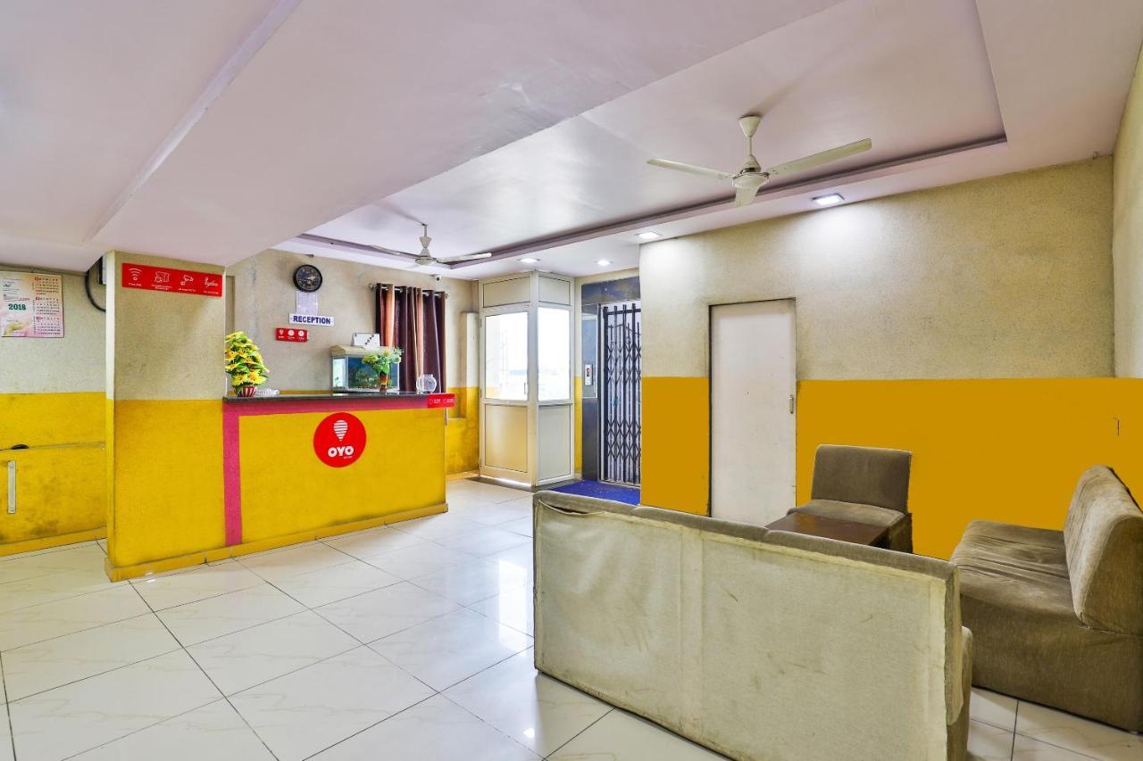 Vaccinated Staff- Oyo 8692 Vibrant Regency 3* Ahmedabad