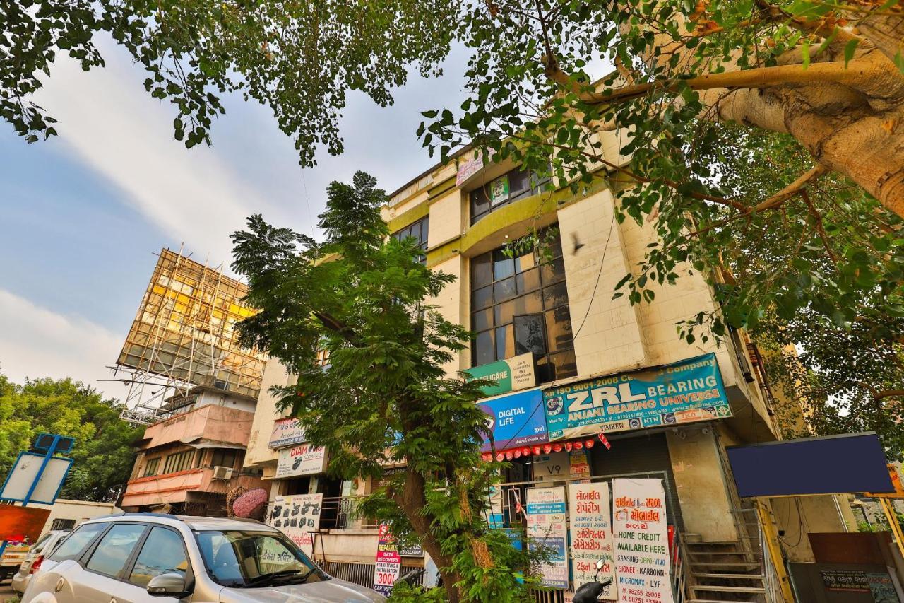 Oyo 24950 Shree Balaji Residency 3*