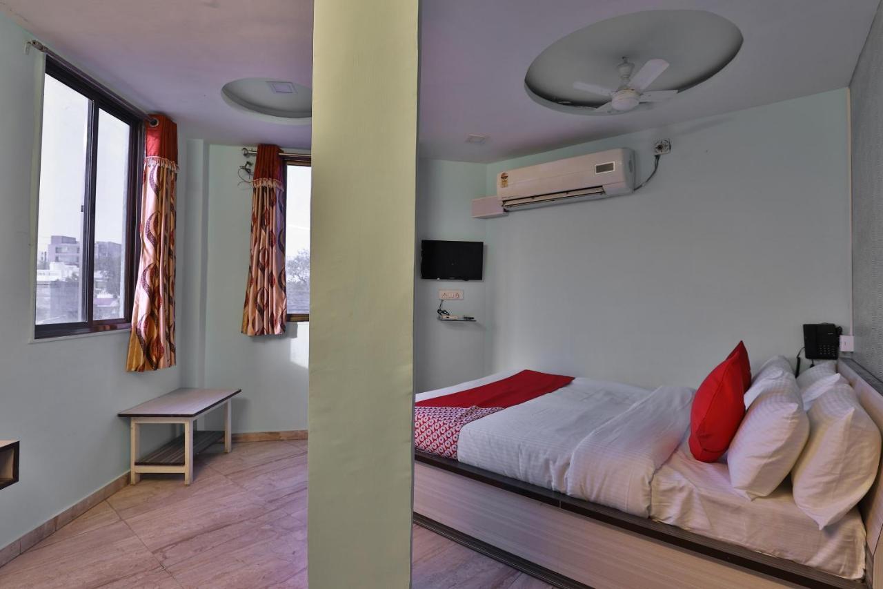 Oyo 39829 Kum Kum Palace 3*