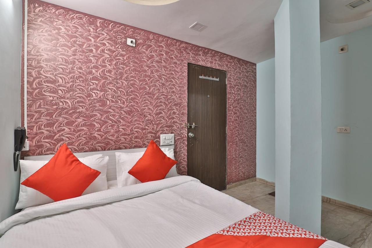 Oyo 39829 Kum Kum Palace Hotel