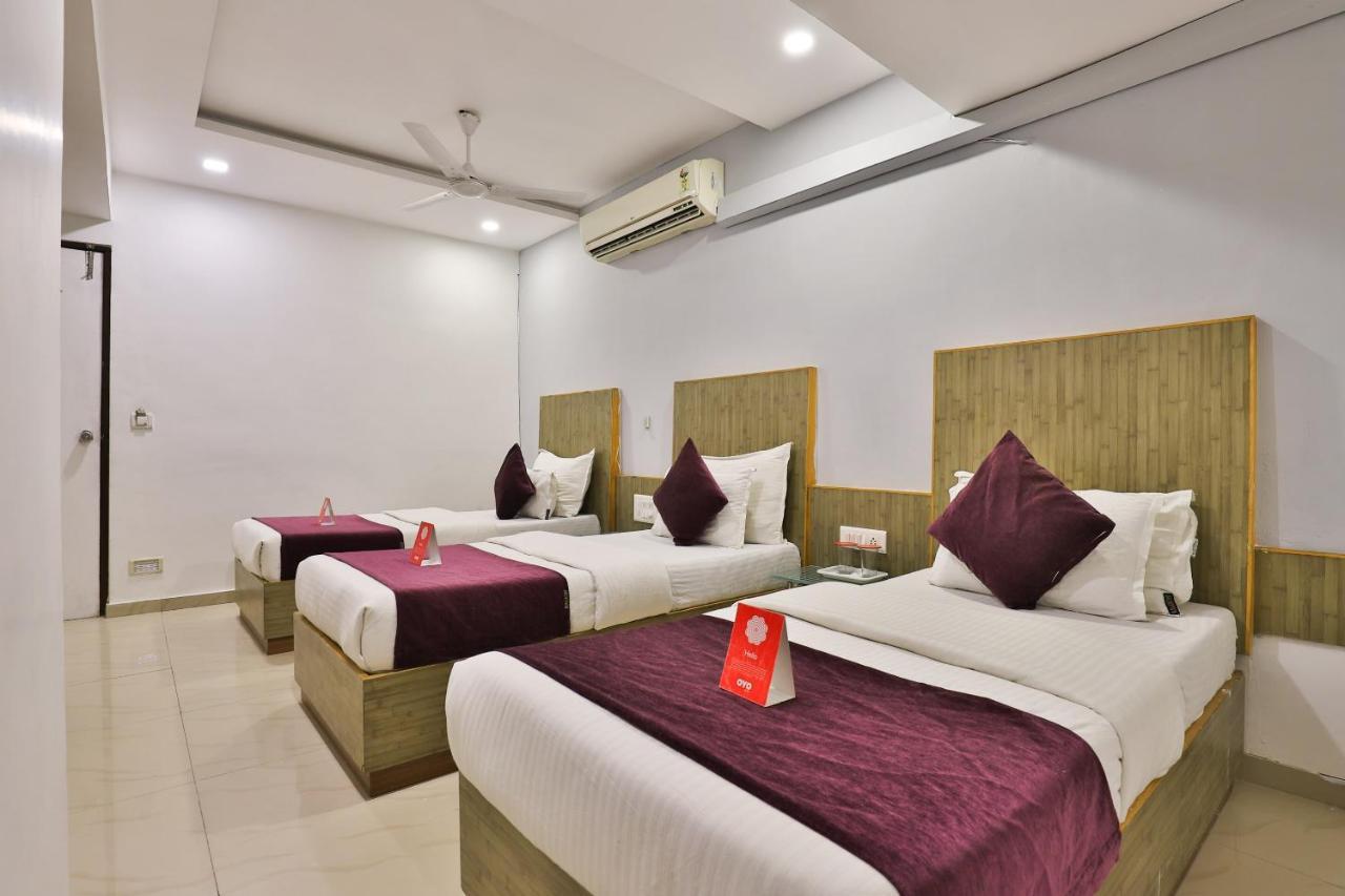Hotel Oyo 2252 Double Bless 3*